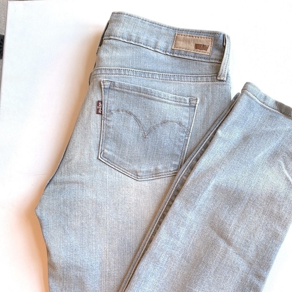 Levi’s slight curve Jeans - Picture 2 of 4